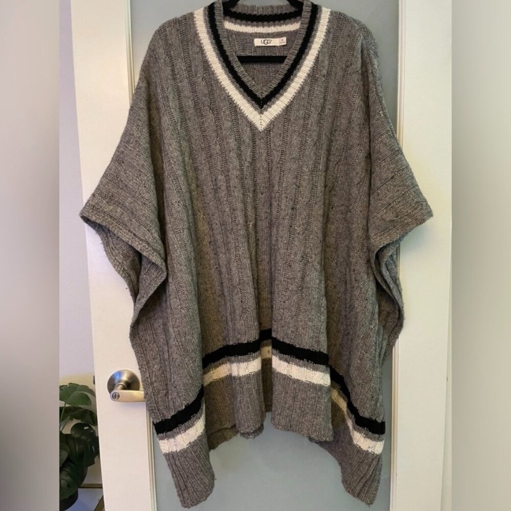 UGG Weslynn Poncho Sweater M/L - Picture 3 of 5